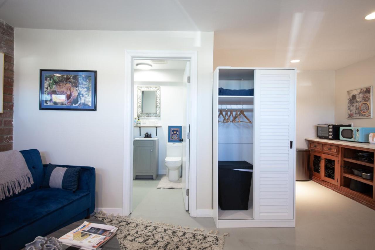 Affittacamere Overlooking Marina Del Rey Sailboats, Is Green Ginger Playa Del Rey On The Bluff,