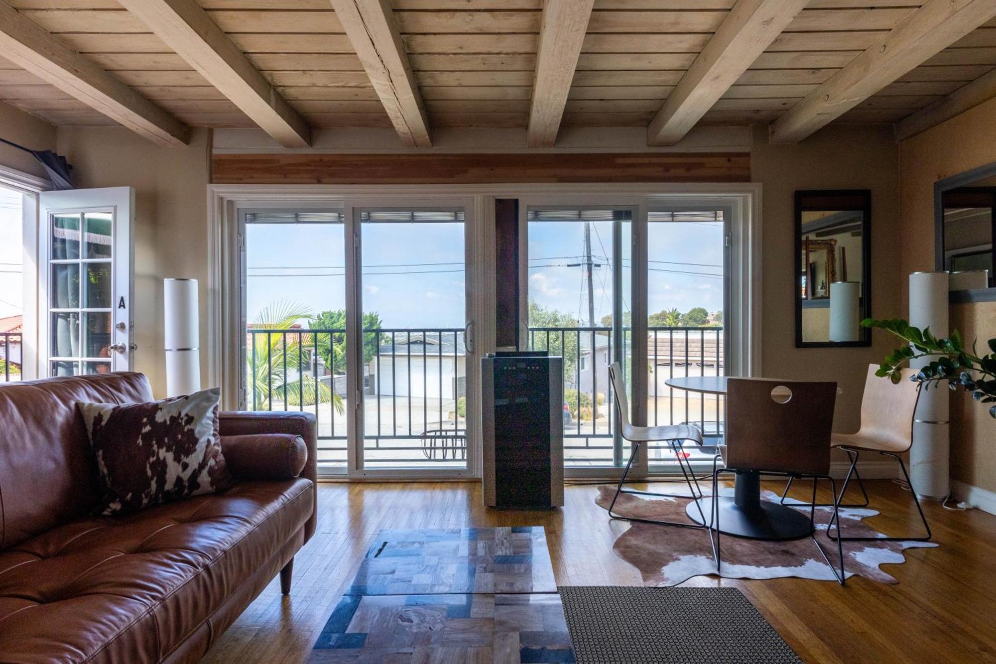 Affittacamere Overlooking Marina Del Rey Sailboats, Is Green Ginger Playa Del Rey On The Bluff,